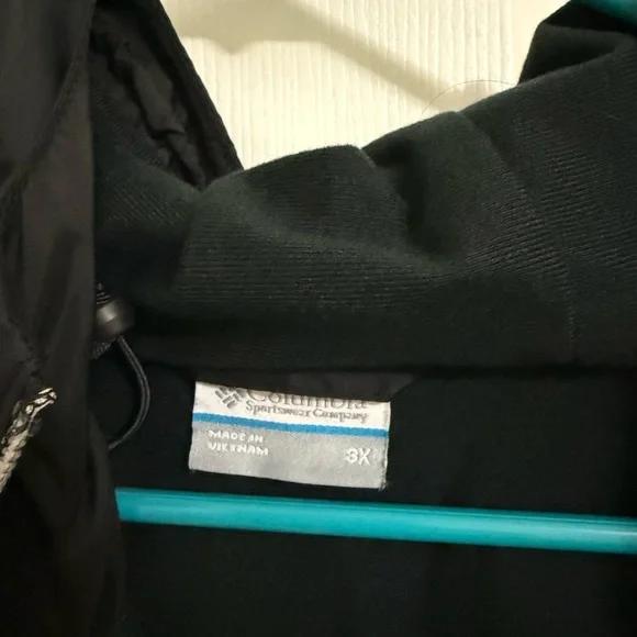 Columbia Women’s Plus Black Raincoat - Picture 2 of 3